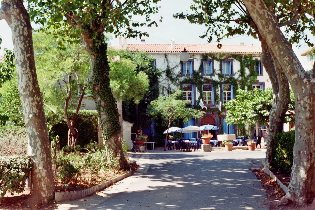 Zeltplatz Agde – Verwaltungsgebäude, aufgenommen 2008. 1976 sah es trister aus.