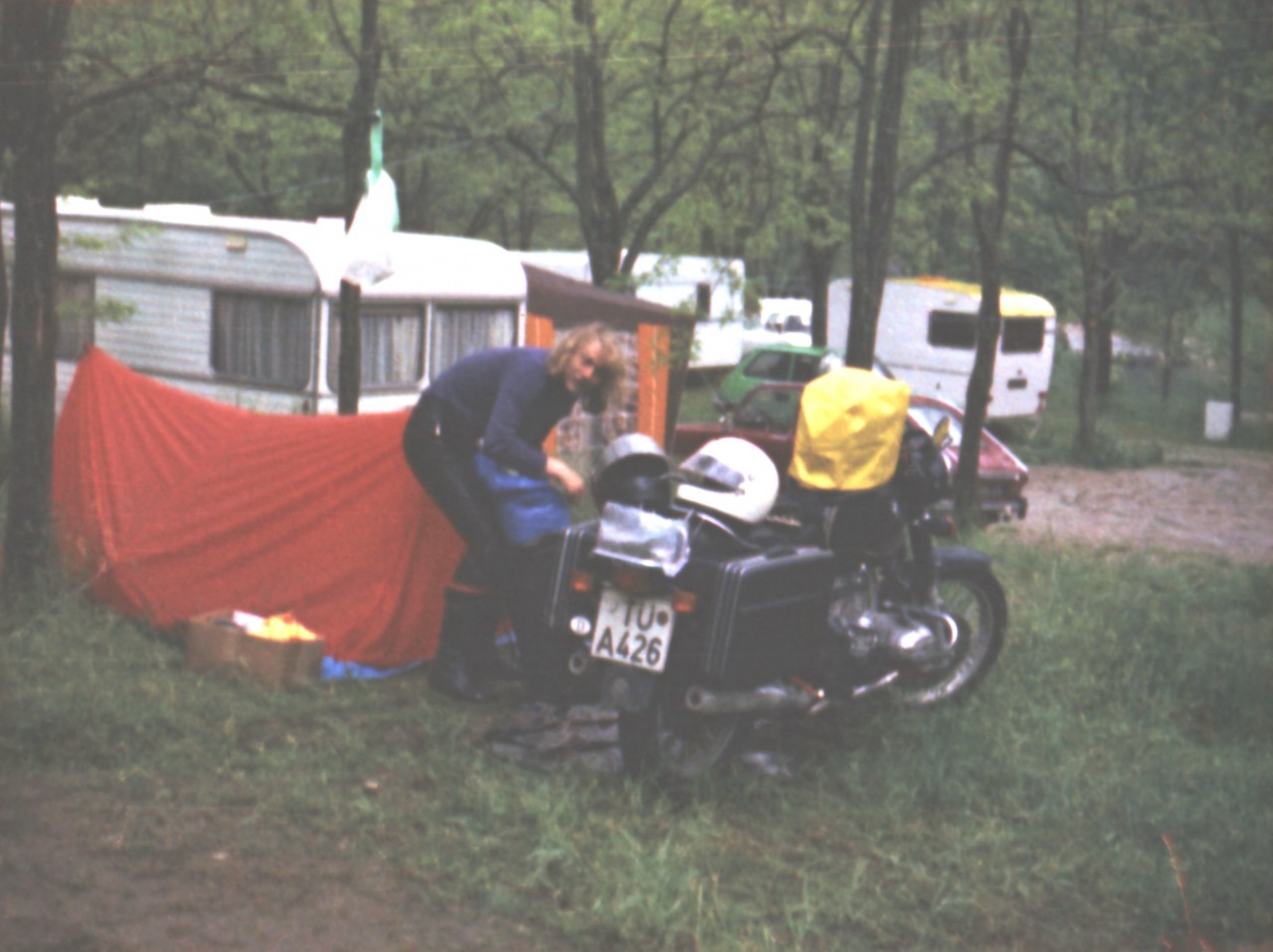 Packen im Regen. Macht immer wieder Spaß!