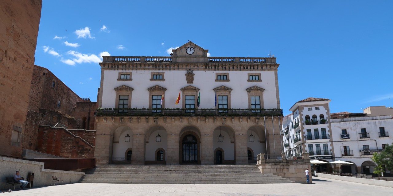 Sitz der Regionalregierung der Extremadura am Ostende der Plaza Mayor in Caceres