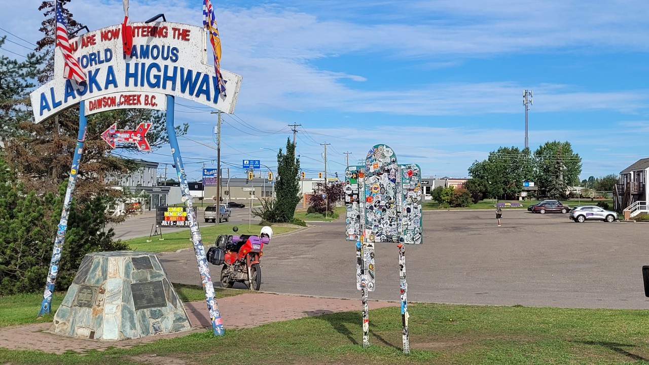 Am Ende des Alaska Highway in Dawson Creek, Kanada