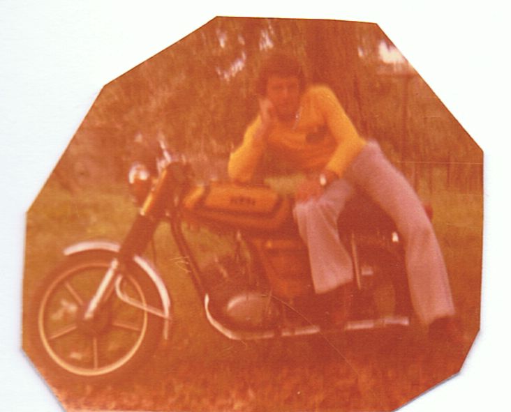 vx 1977.jpg