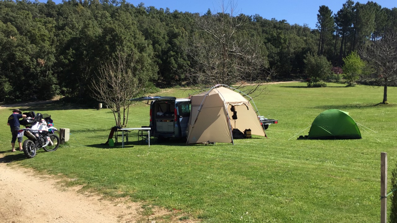 Basis Camp - Camping Macanet de Cabrenys. Genialer Campingplatz