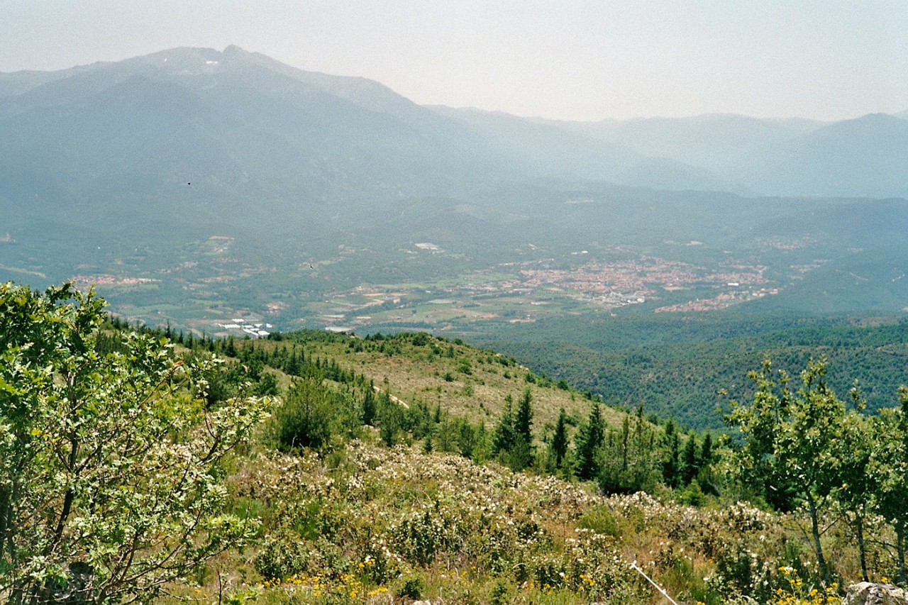 Über Prades vor dem Panorama der Pyrenäen