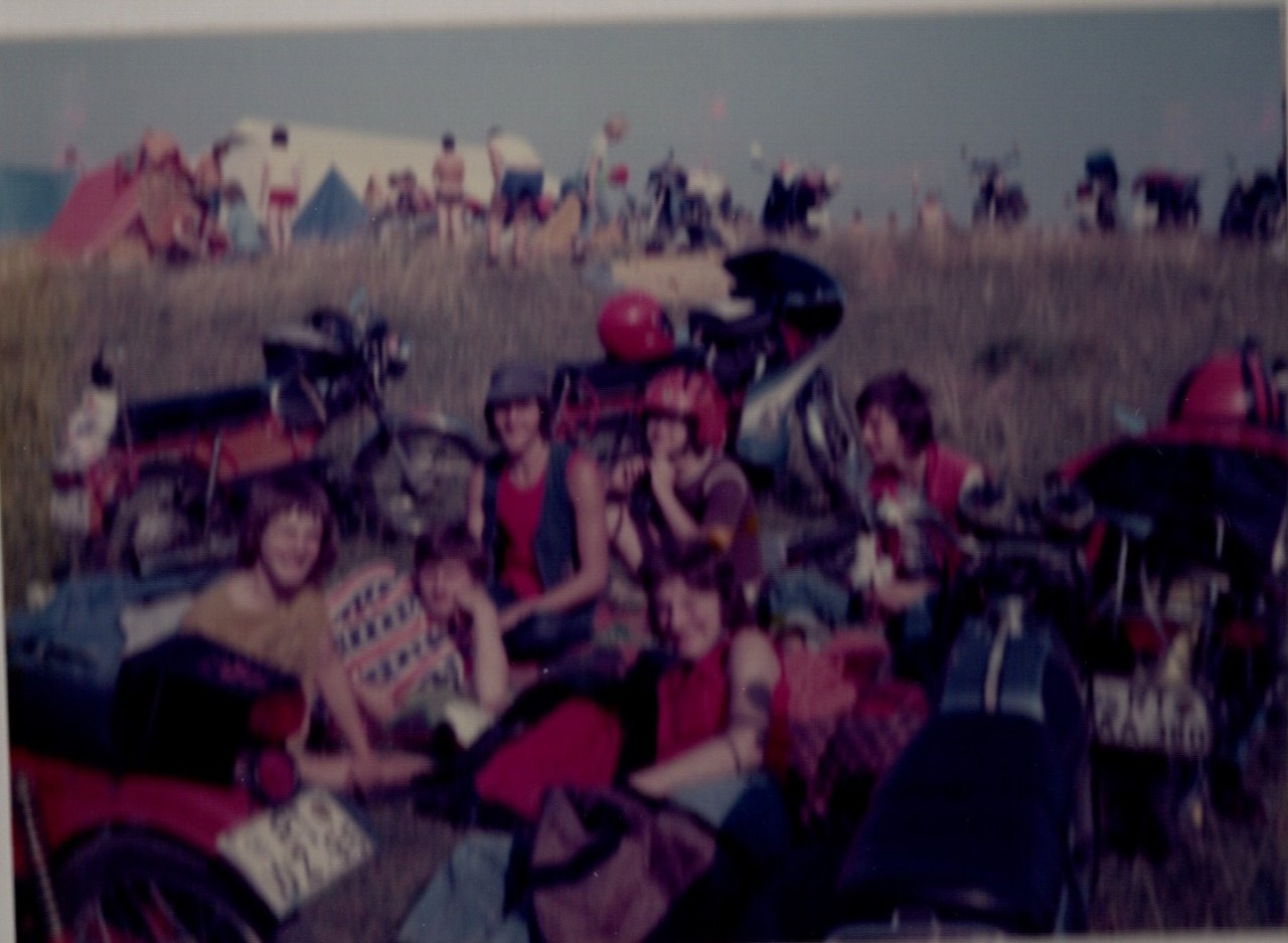 das war ein Teil der Clique bei einem Motorradtreffen 1 Woche vor der Urlaubstour