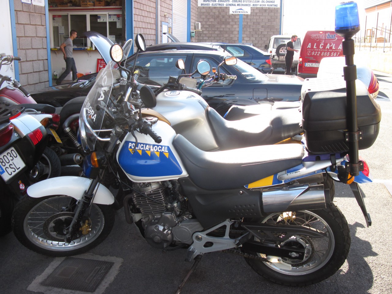 055 Honda SLR 650 Policia Local.JPG