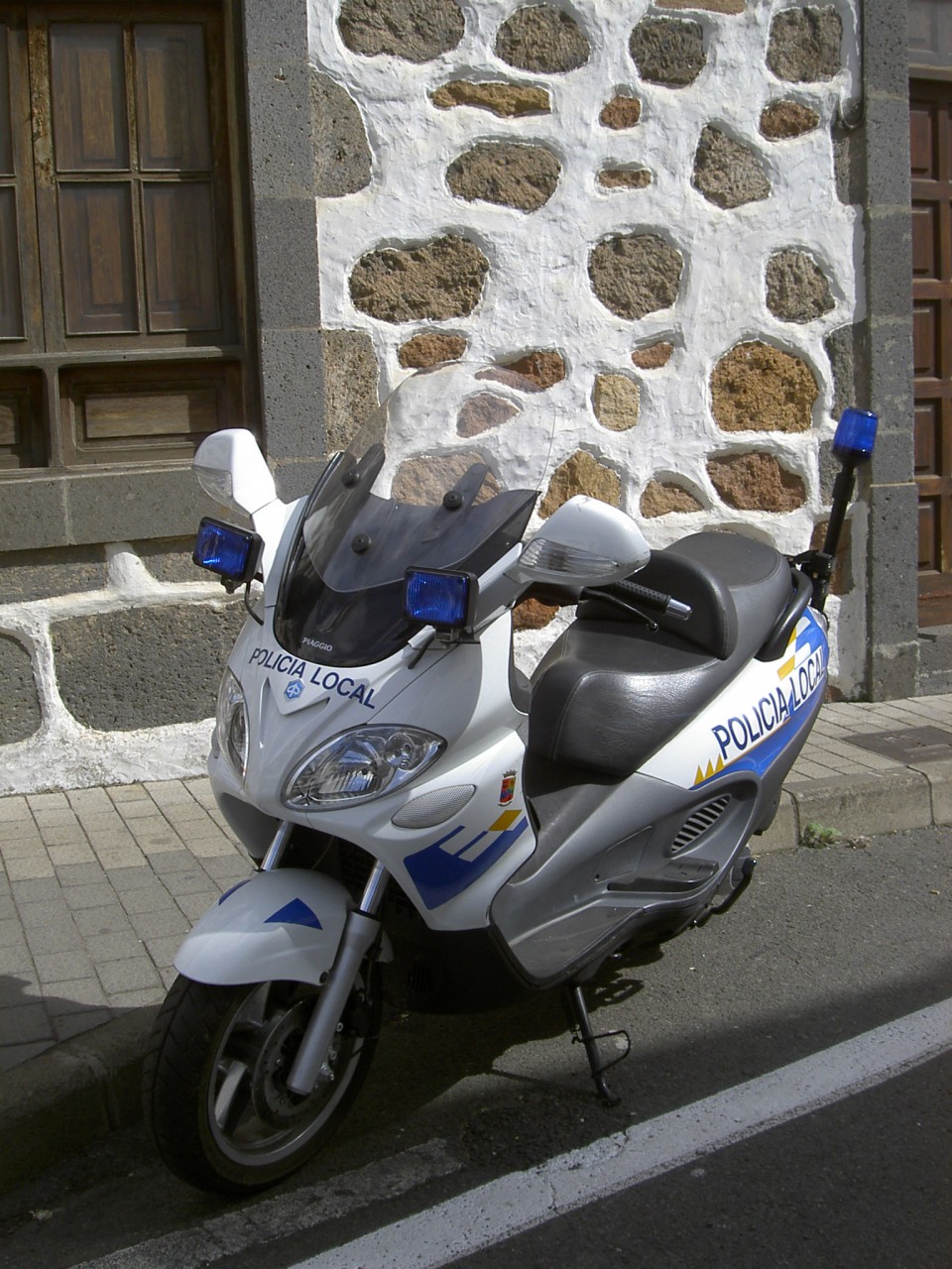 030 Piaggio Roller Lokale Polizei Gran Canaria.JPG