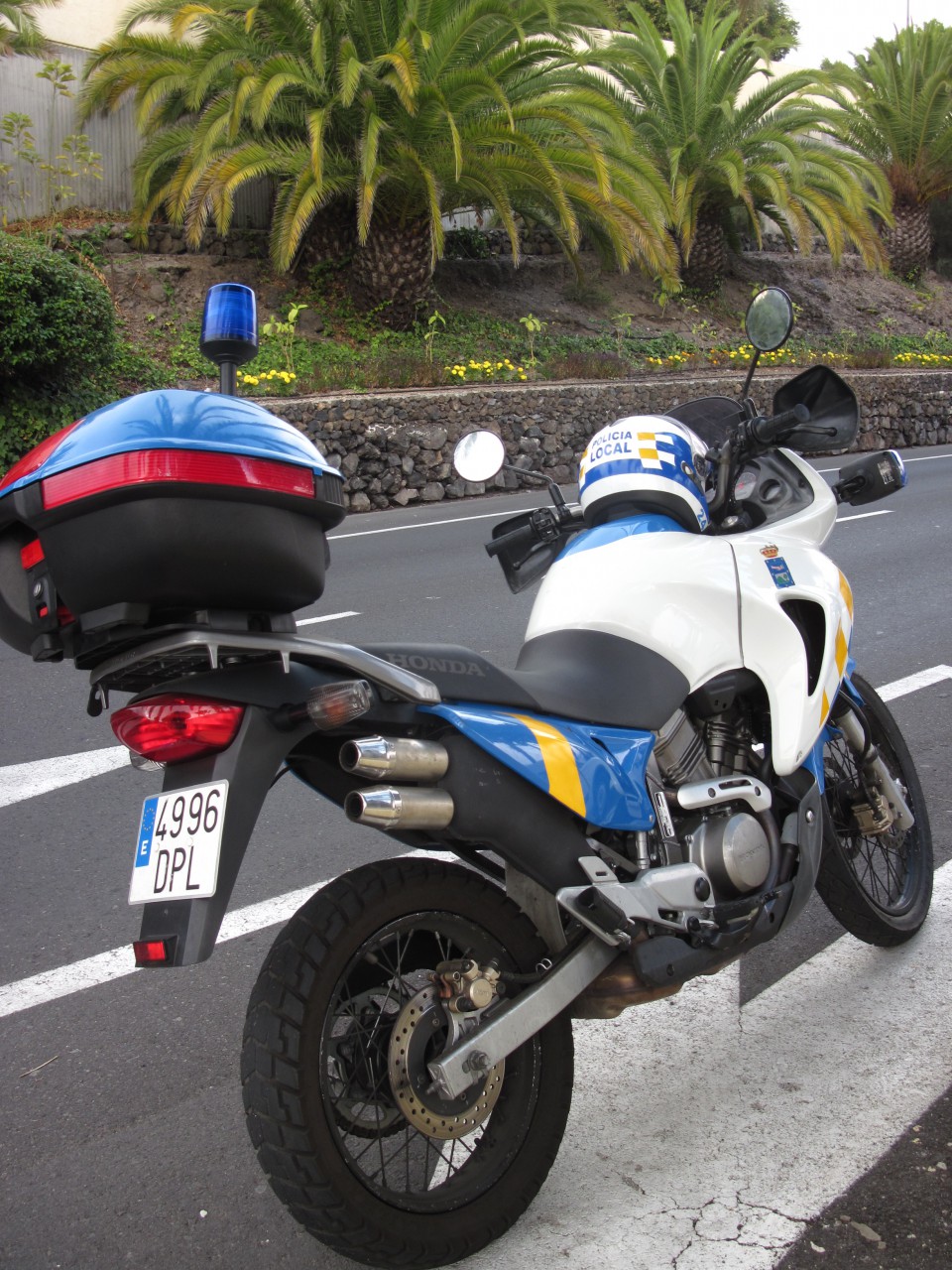 021 Honda Transalp 650 Policia Local Tenerifa.JPG