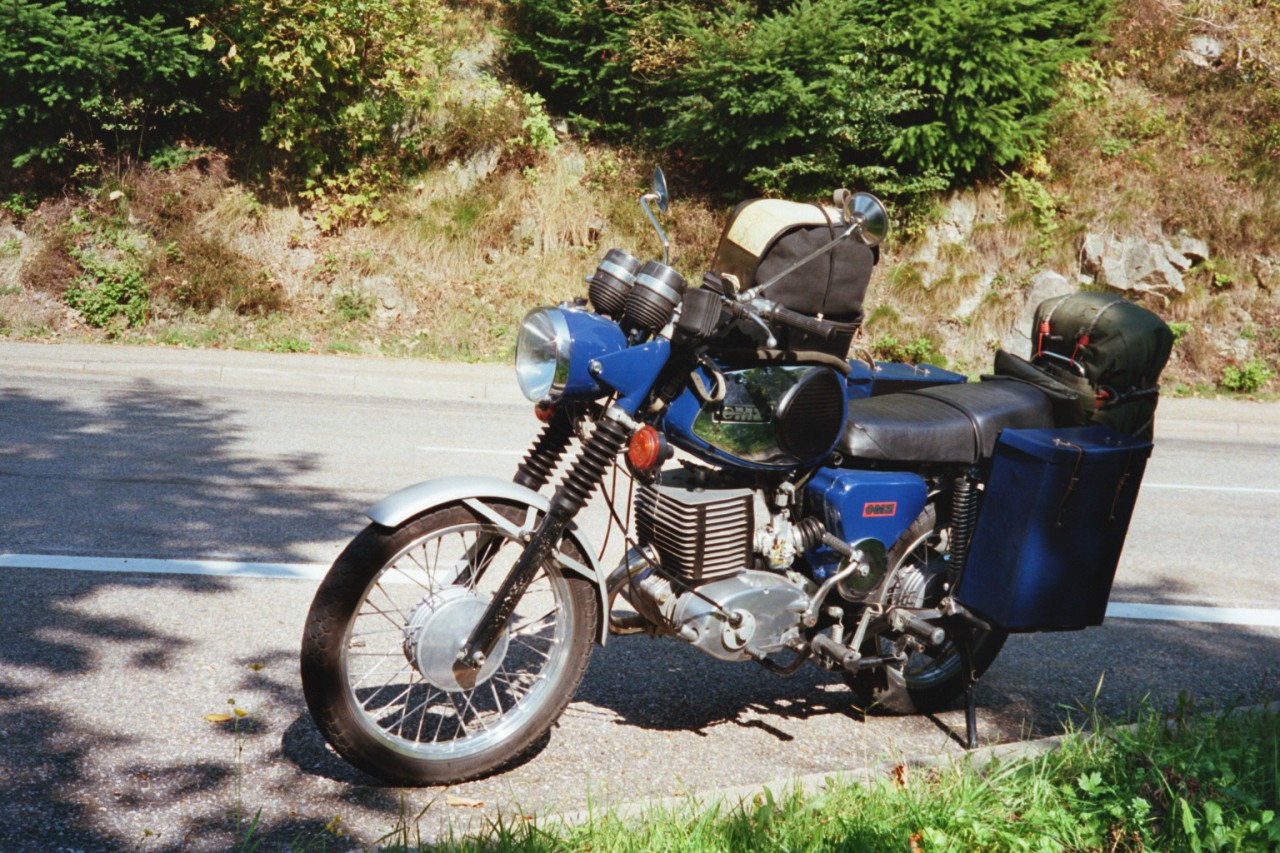 Mit der TS 250/1 auf großer Fahrt (1986). Die Beladung war auch 1977 kaum anders