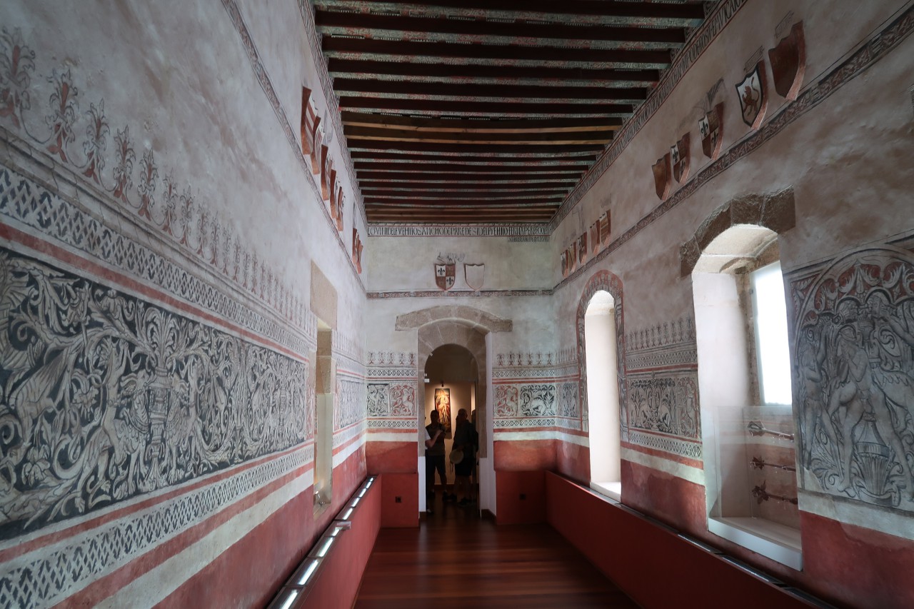 Waffensaal des Palacio de los Golfines de Abajo