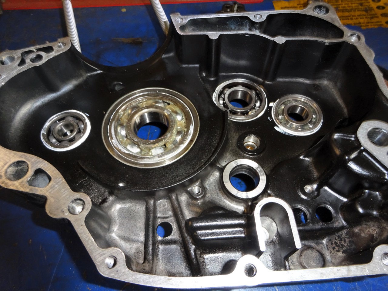 DSC06993.JPG (921.14 KiB) 6624 mal betrachtet Die Motorgehäuse sind meist ohne Schaden - sie gibt es auch 'gebraucht' in ausreichender Menge.