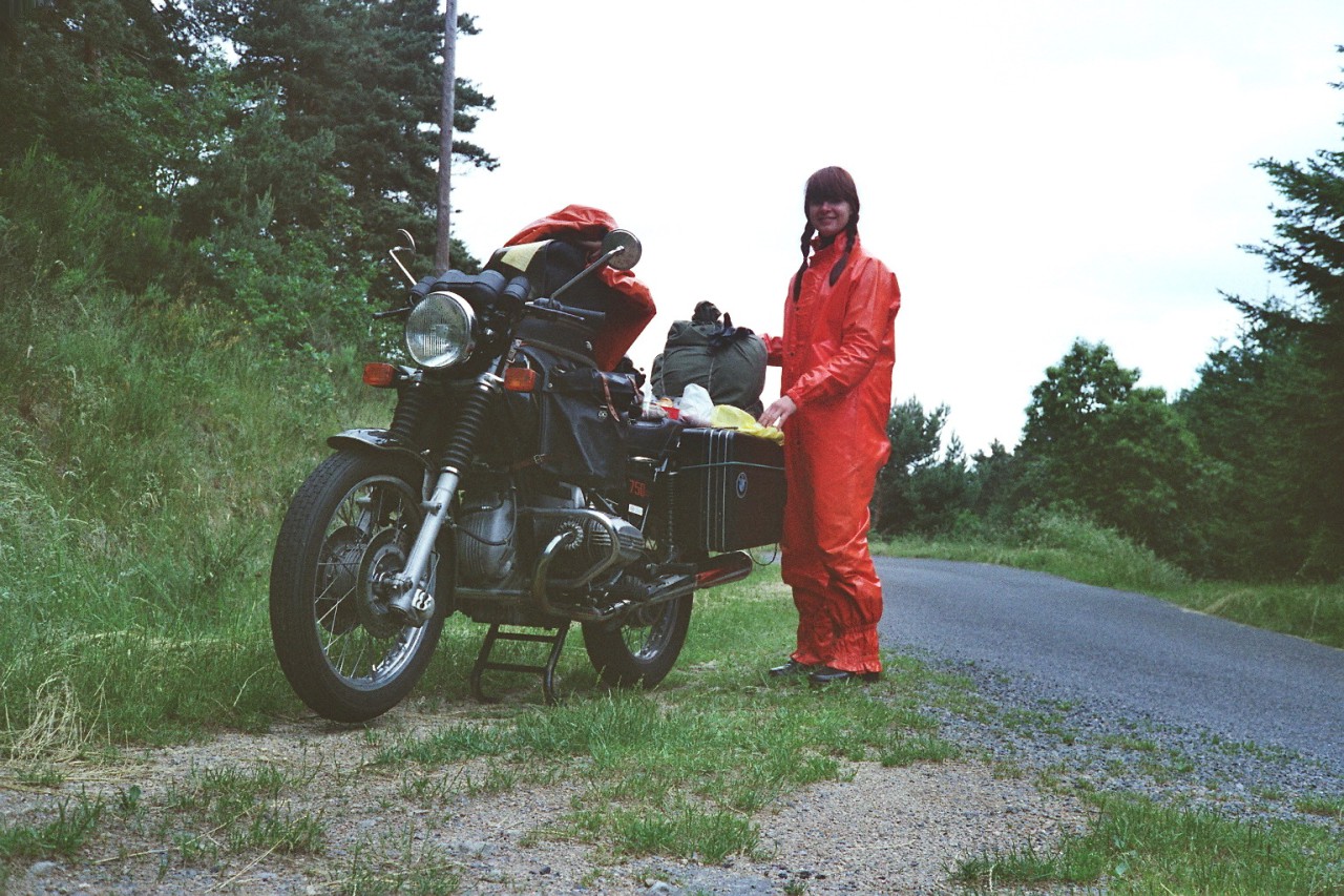 Spanien_06.jpg (606.32 KiB) 4501 mal betrachtet Michelin-Weibchen im figurbetonten Regenanzug