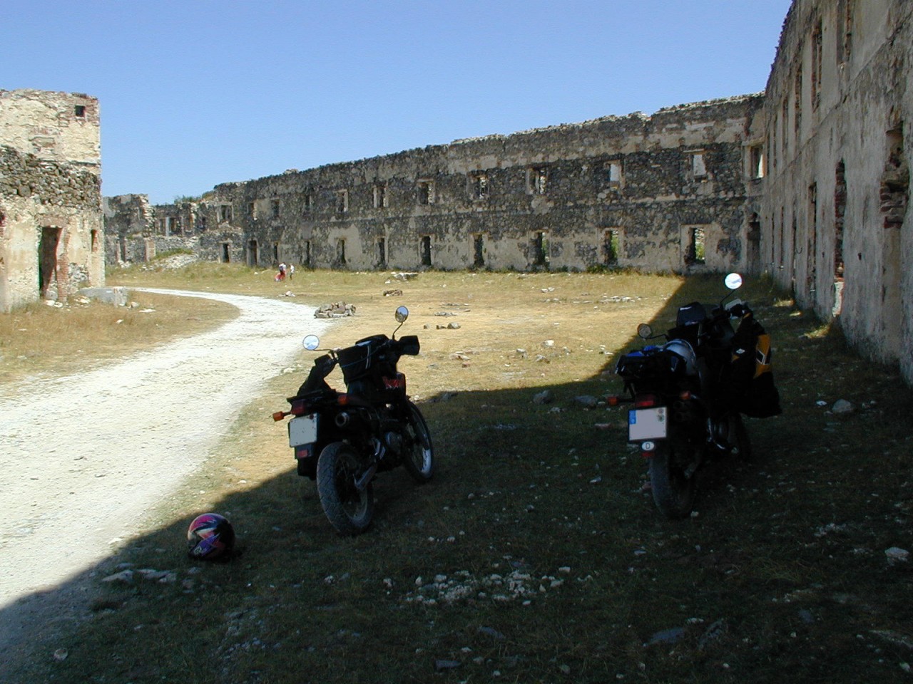 50-Col-de-Tende-Militaergebaeude_innen.jpg