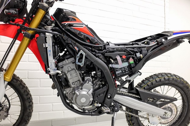 CRF250Rallyohneverkleidung.jpg