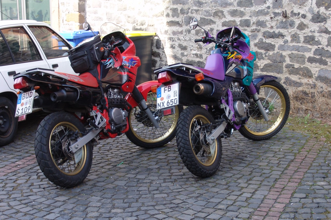 DSC05491.JPG (3.5 MiB) 1623 mal betrachtet Die schönsten Mopeds der Tour :-))