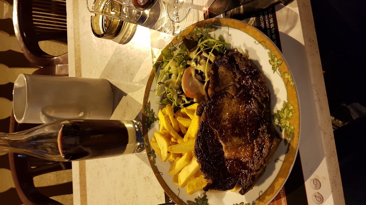 Zum Steak den Roten. Aber sonst Pouilly Fuisse, weiss....