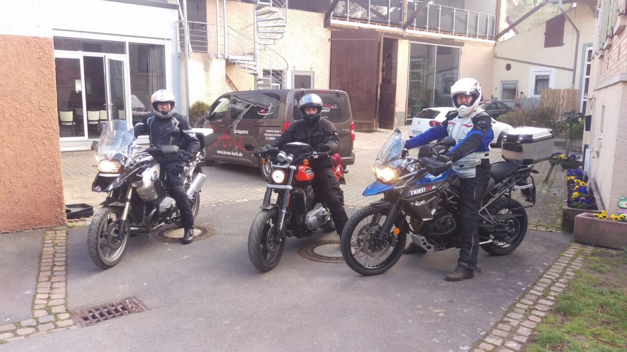 IMG-20190407-WA0012.jpg (228.96 KiB) 3421 mal betrachtet Helden bei der Antour